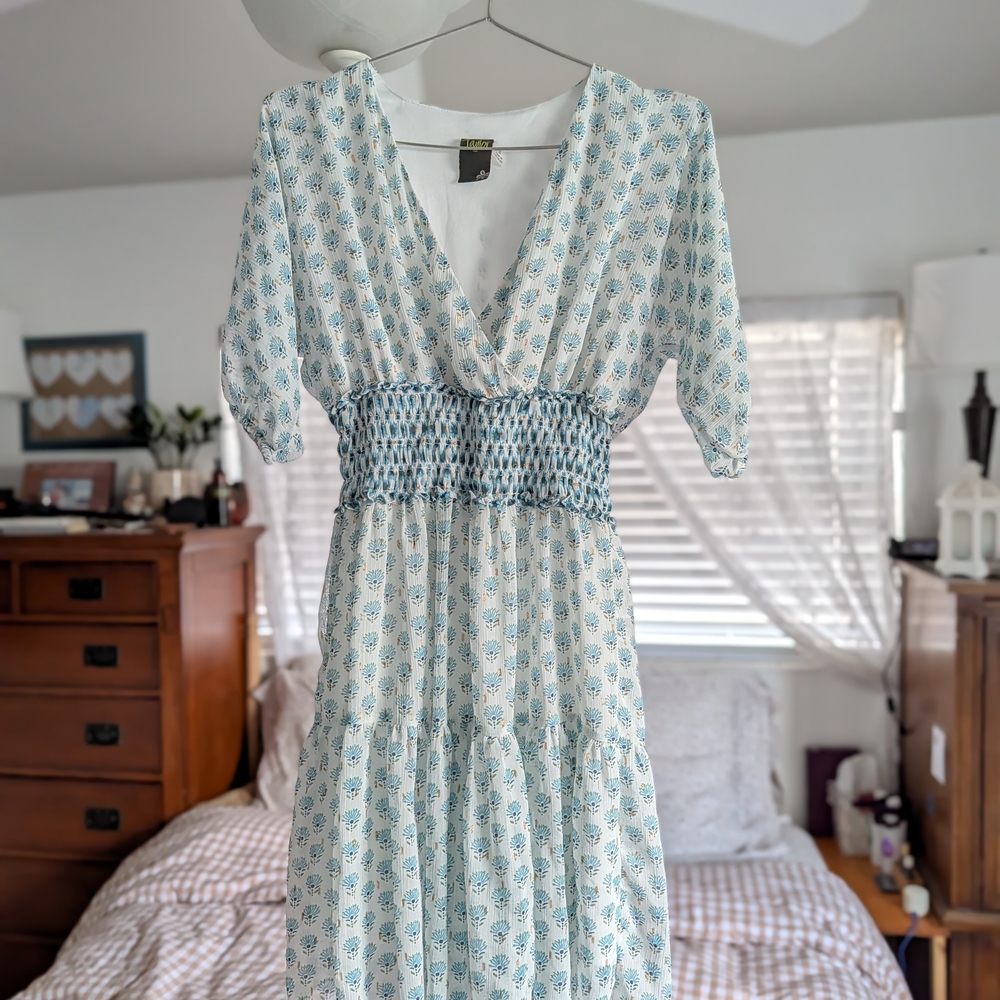 Chic White and Blue Patterned Midi Dress